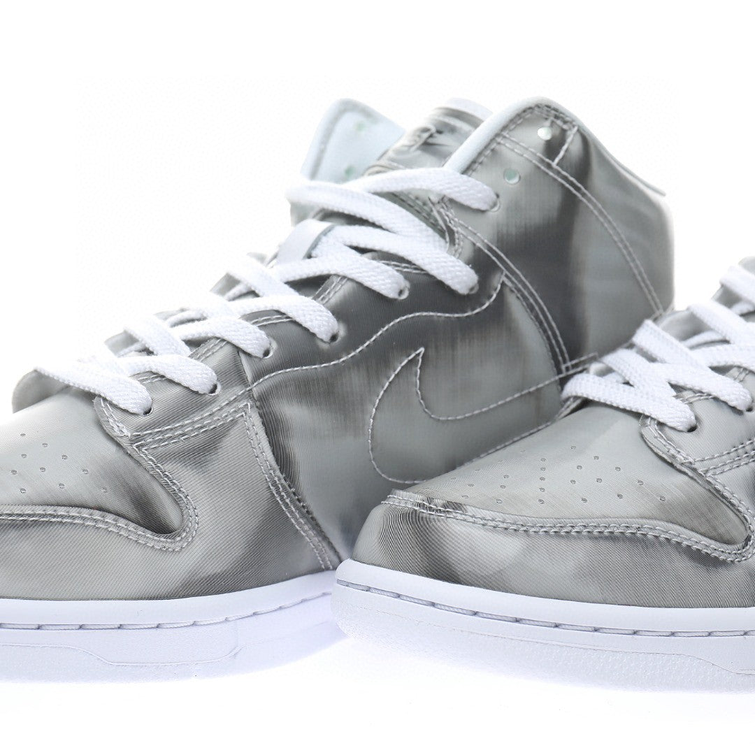 Dunk SB High Silver Surfer