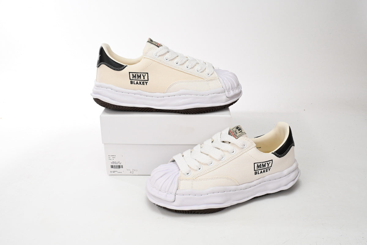 Mihara Blakey White Label