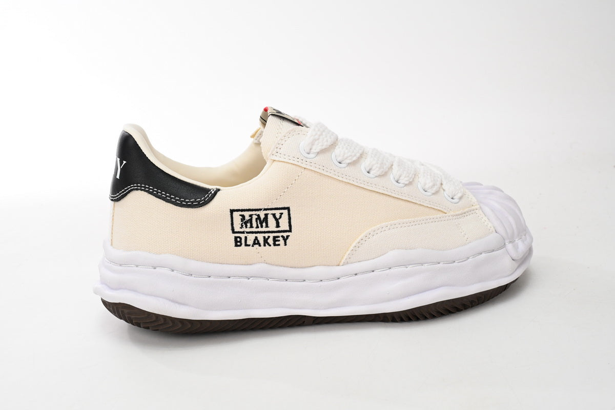 Mihara Blakey White Label