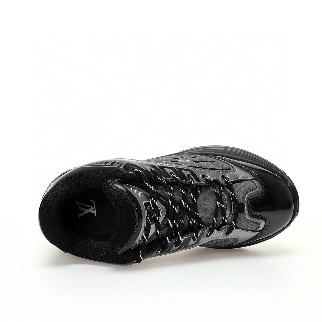 LV Discovery Lace Up Black