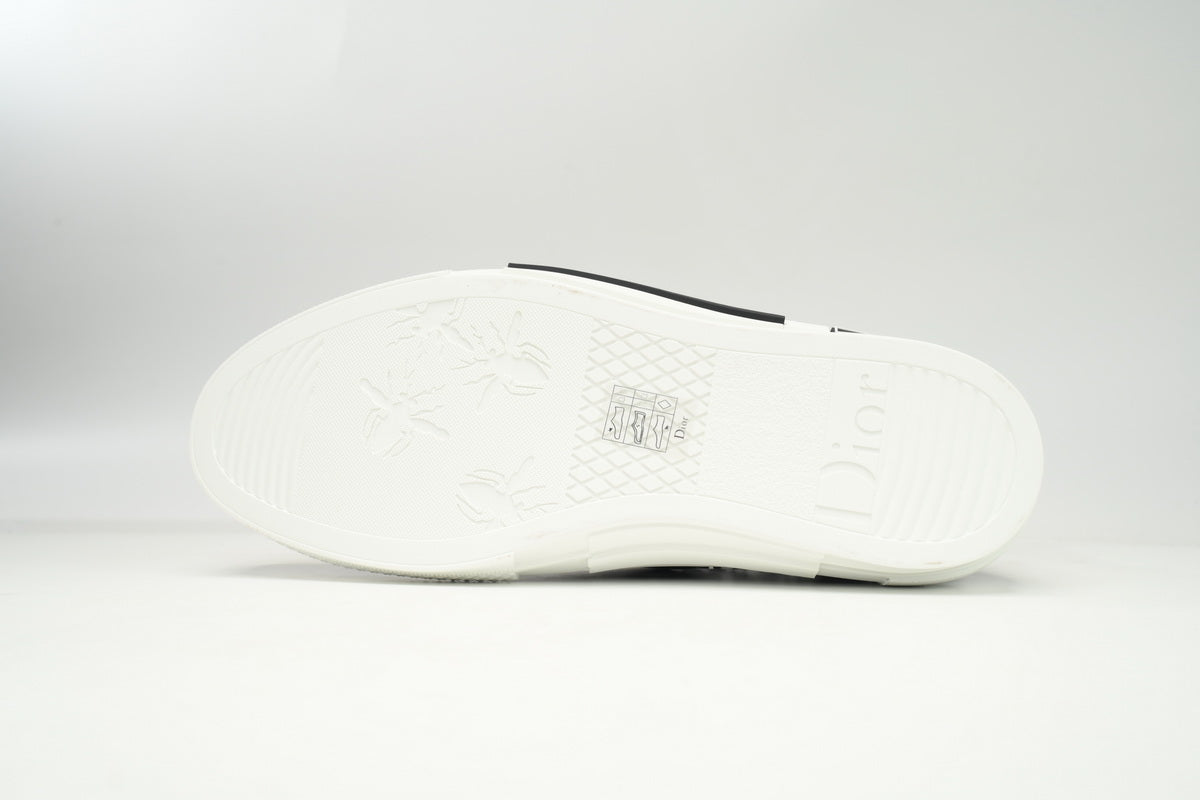 DR B23 Black & White