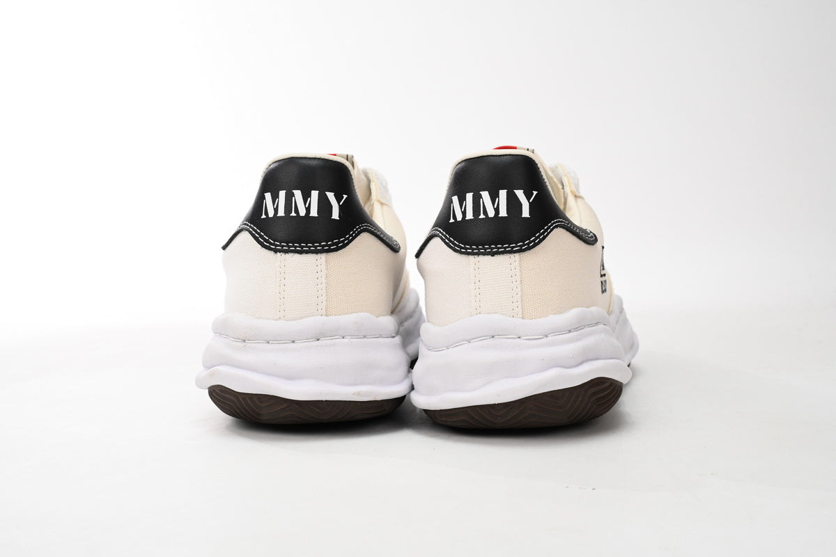 Mihara Blakey White Label