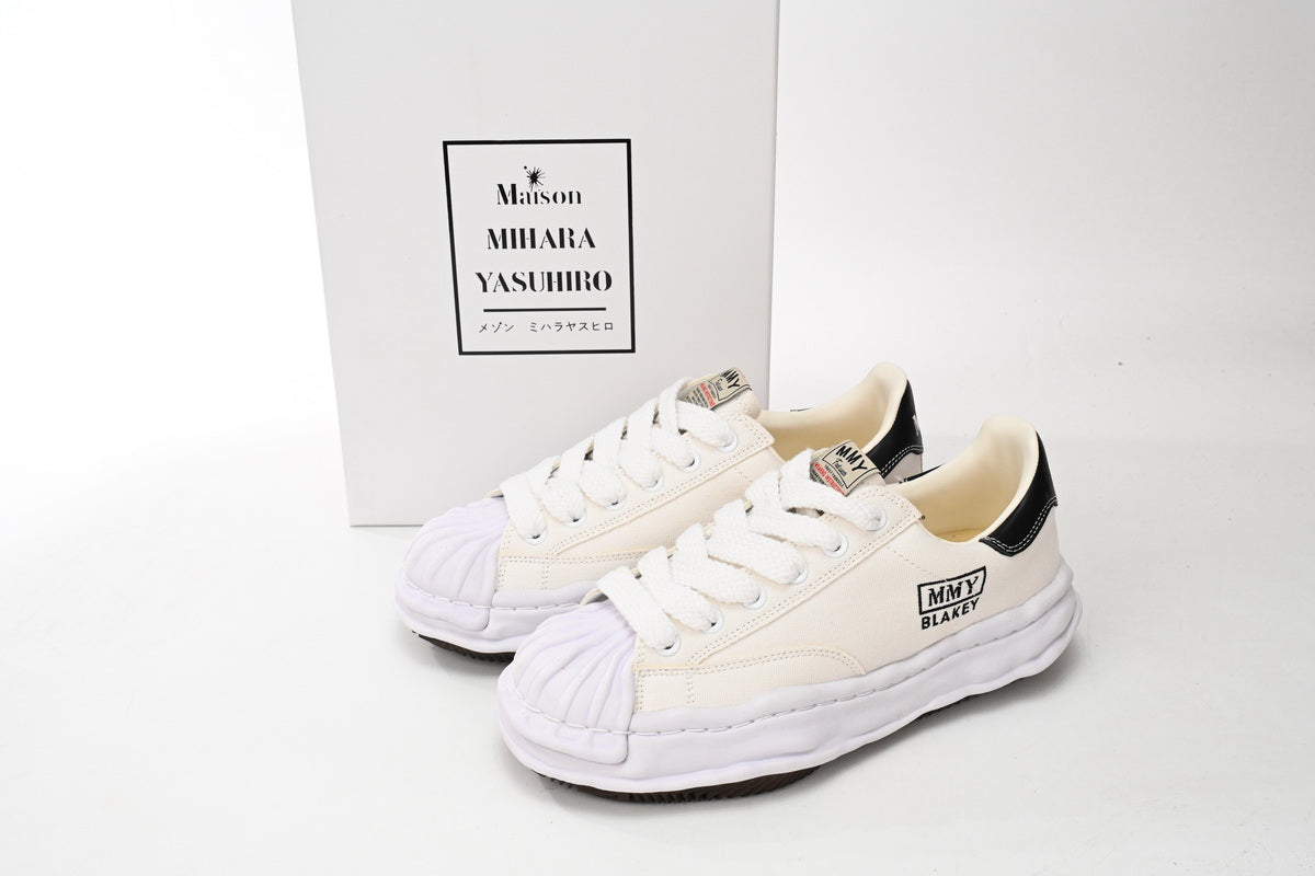 Mihara Blakey White Label