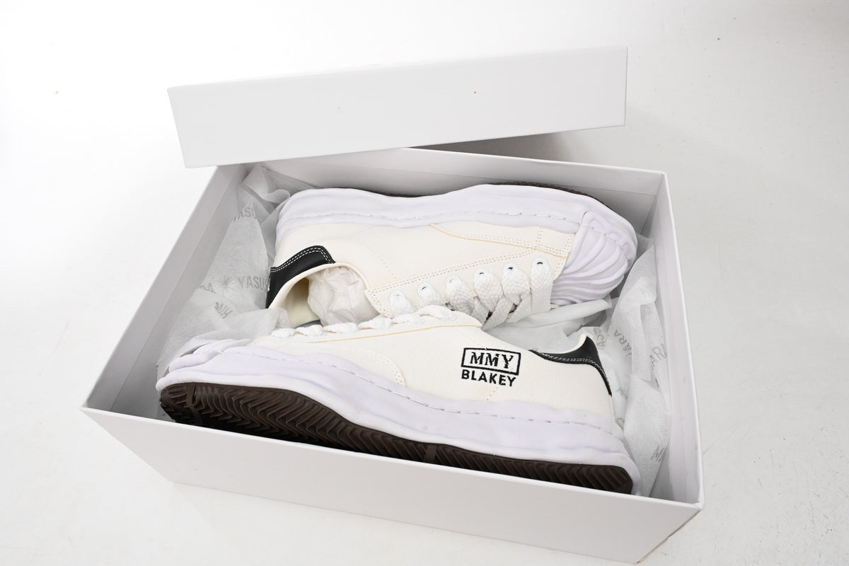 Mihara Blakey White Label