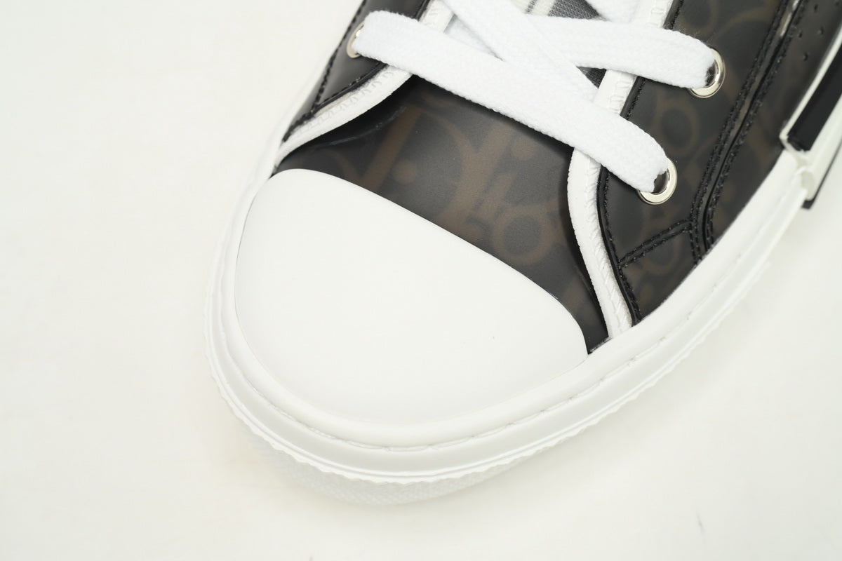 DR B23 Black & White