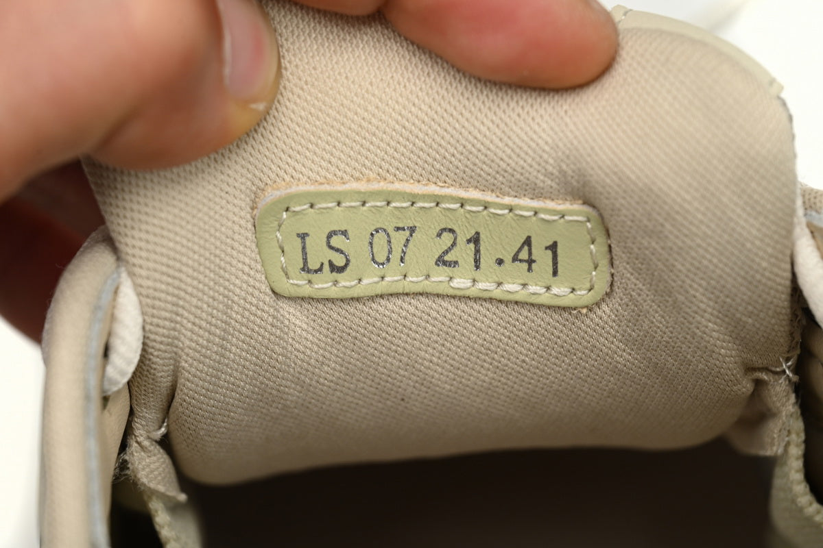 DR B30 Light Grey Sneakers Cream