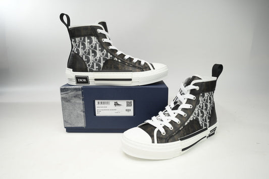 DR B23 Black & White