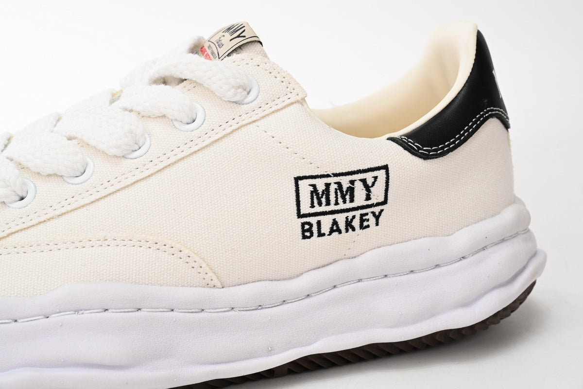 Mihara Blakey White Label