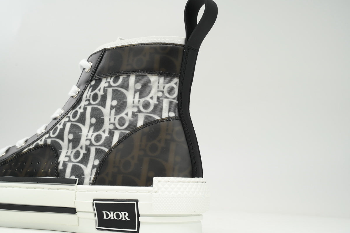 DR B23 Black & White