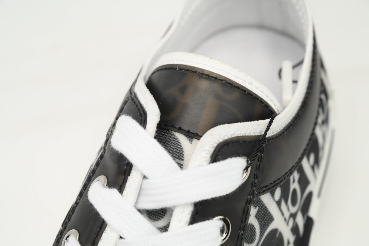 DR B23 Black & White Low